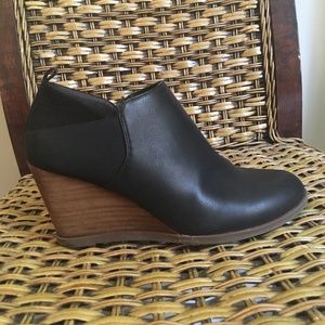 Dr. Scholl's Black Wedges 8